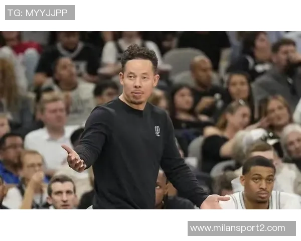 年轻球员激情四溢文班遭双人犯规卡斯尔与米奇争执双双被罚 年轻球员激情四溢文班遭双人犯规卡斯尔与米奇争执双双被罚