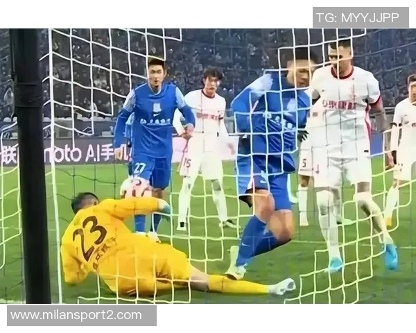 申花错失绝平良机吴曦精准挑传杨皓宇被解围蒋圣龙带球结束比赛 申花错失绝平良机吴曦精准挑传杨皓宇被解围蒋圣龙带球结束比赛