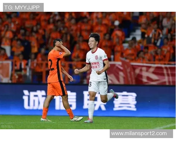 中超激战正酣海港领先蓉城申花紧追不舍积分榜竞争白热化 中超激战正酣海港领先蓉城申花紧追不舍积分榜竞争白热化