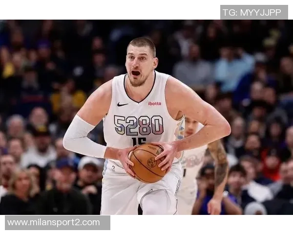 恩比德半场表现平平12投4中仅得13分9篮板2盖帽球队进攻效率堪忧