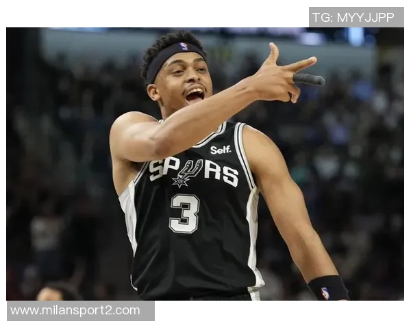 凯尔登约翰逊盛赞卡斯尔在关键时刻的表现为球队带来骄傲与信心 凯尔登约翰逊盛赞卡斯尔在关键时刻的表现为球队带来骄傲与信心