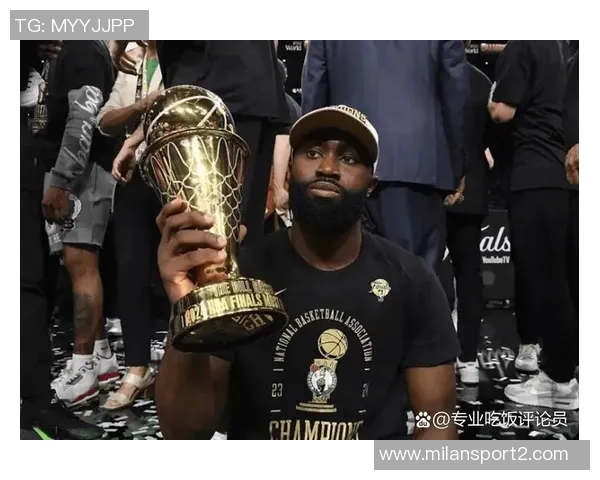 杰伦布朗左腿筋紧张状态不明绿军官方宣布回归存疑