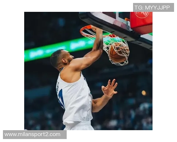 飞虎出击!锡安惊艳单臂补扣文班无奈成背景板未能起跳 飞虎出击!锡安惊艳单臂补扣文班无奈成背景板未能起跳