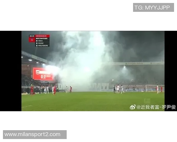 拜仁因球迷在欧冠主场燃放烟花遭欧足联罚款五万欧元 拜仁因球迷在欧冠主场燃放烟花遭欧足联罚款五万欧元